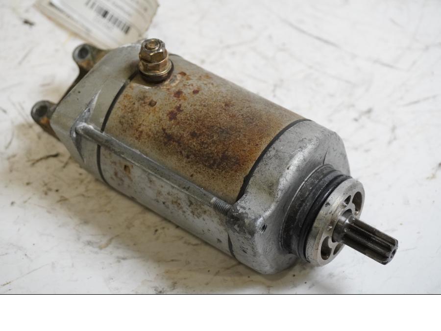 Framsidan på Startmotor från en Suzuki GSX 1100 -1992 motorcykel.