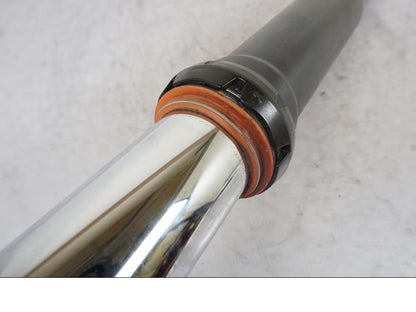 Snett uppifrån på Gaffelben från en KTM 690 SMCR -2016 motorcykel.