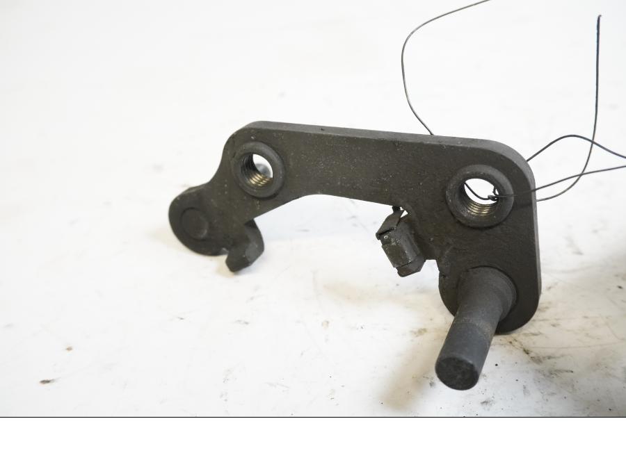 Baksidan på Bromsoksfäste från en Kawasaki ER-6N -2010 motorcykel.