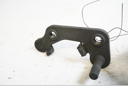 Baksidan på Bromsoksfäste från en Kawasaki ER-6N -2010 motorcykel.