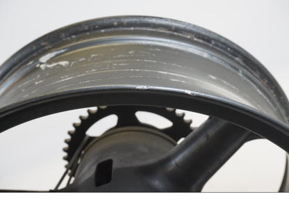 Snett uppifrån på Fälg från en Kawasaki ZX-9R -2000 motorcykel.