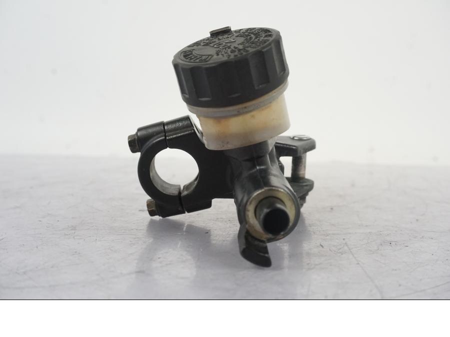 Vänster sida på Kopplingshuvudcylinder från en Honda VTR 1000 F -1997 motorcykel.