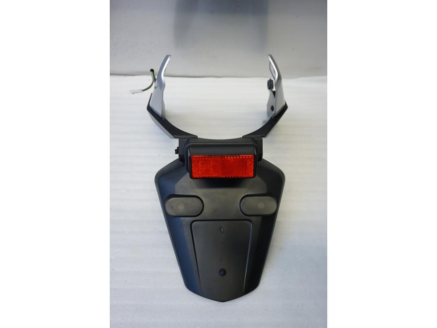 Baksidan på Skylthållare från en Honda CBR 600 RR -2004 motorcykel.