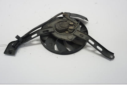 Baksidan på Vattenkylfläkt från en Yamaha MT-07 -2014 motorcykel.