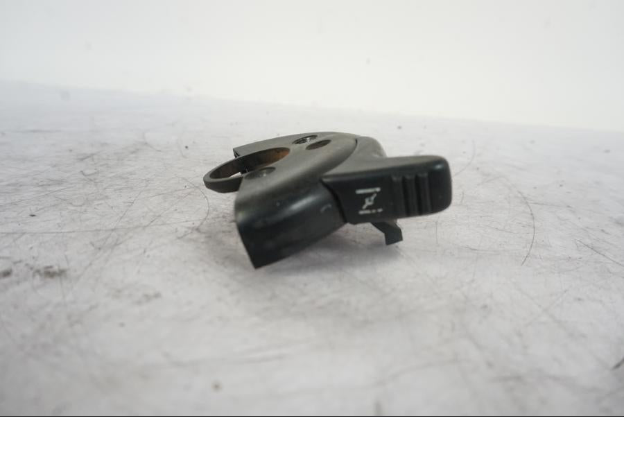 Snett uppifrån på Chokereglage från en BMW R 1150 GS -2002 motorcykel.