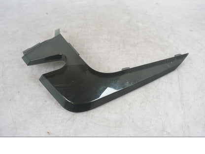 Baksidan på Strålkastarkåpa från en KTM 1290 Super Adventure S -2022 motorcykel.