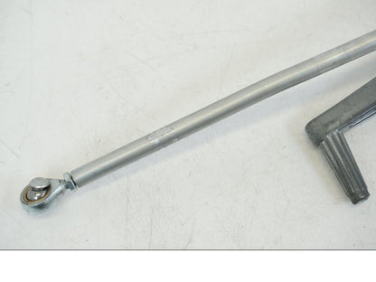 Snett nerifrån på Fotpinnesats från en Universal Universal -0 moped.