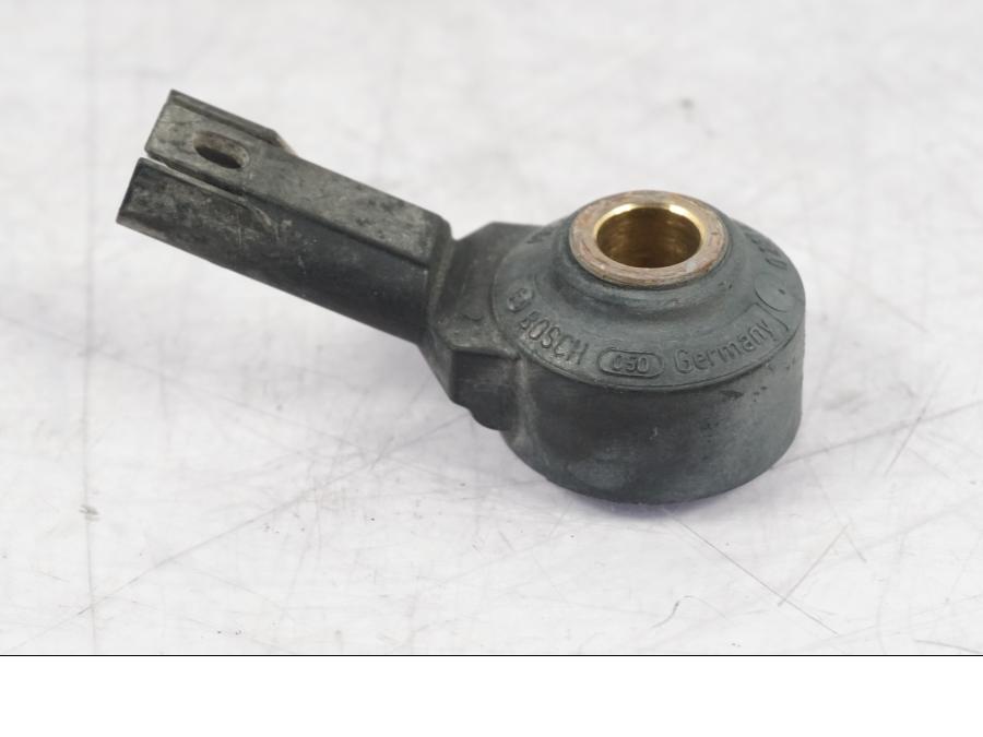 Baksidan på Knacksensor från en BMW R 1200 GS -2005 motorcykel.