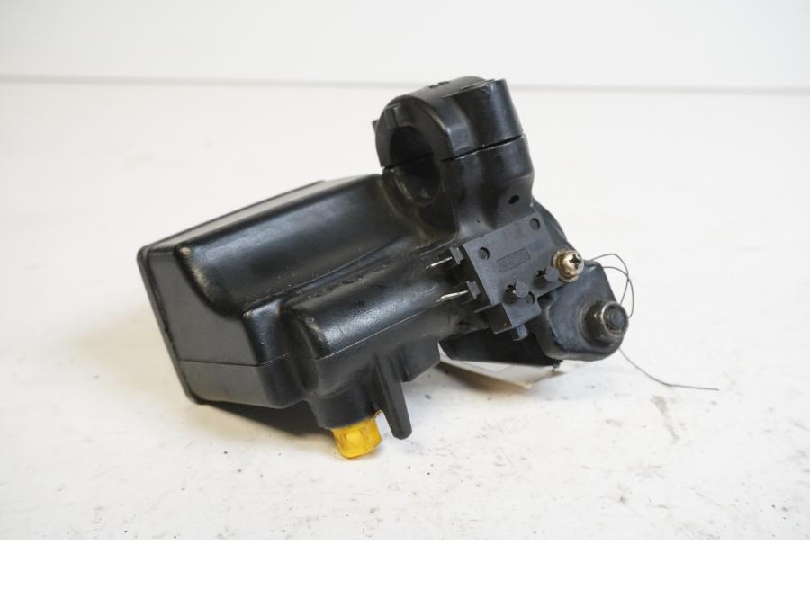 Höger sida på Bromshuvudcylinder från en Yamaha BT 1100 -2002 motorcykel.
