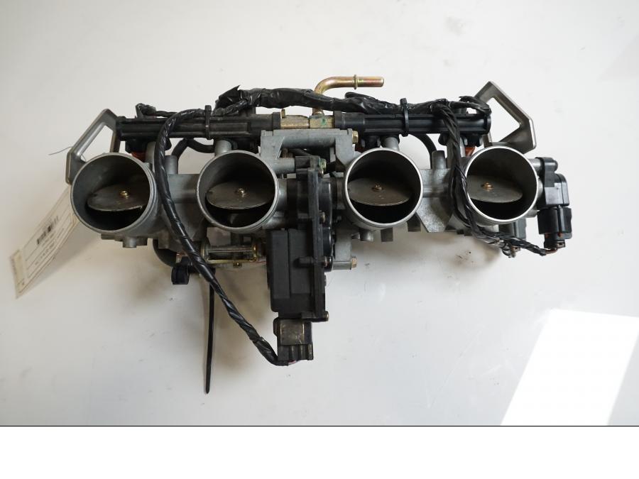 Baksidan på Spjällhus från en Kawasaki Z 1000 -2003 motorcykel.