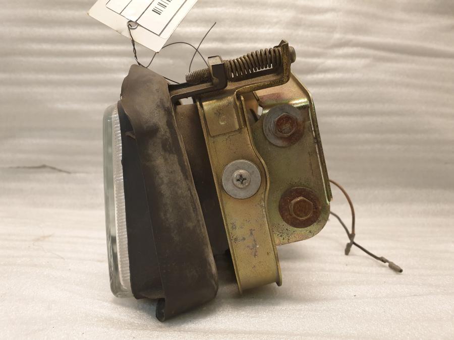 Baksidan på Strålkastare från en Suzuki DR 750 S -1989 motorcykel.