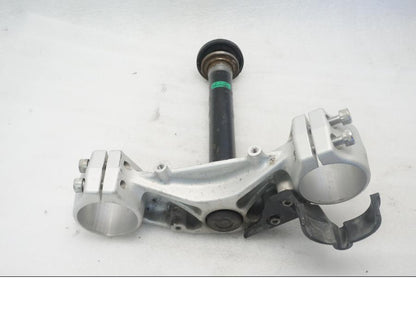 Baksidan på Gaffelkrona från en KTM 125 Duke -2015 motorcykel.