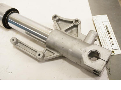 Snett nerifrån på Gaffelben från en Hyosung GT 650 -2006 motorcykel.