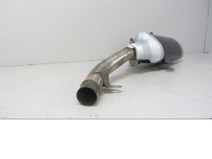 Snett uppifrån på Ljuddämpare från en Kawasaki Z 750 -2011 motorcykel.