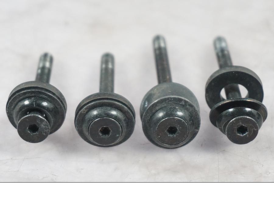 Vänster sida på Vindruta från en Suzuki GSX-S 1000 -2019 motorcykel.