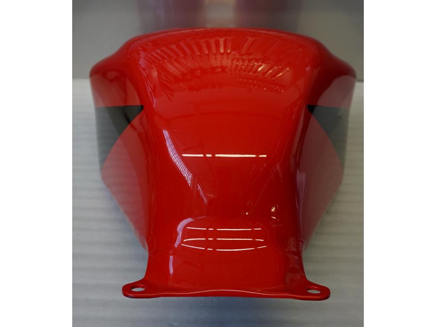 Vänster sida på Bensintankskåpa från en Honda CBR 600 RR -2004 motorcykel.