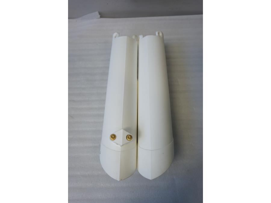 Framsidan på Gaffelbensskydd från en KTM 690 Enduro -2011 motorcykel.