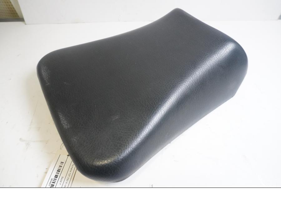 Framsidan på Sadel från en Yamaha YZF 750 R -1994 motorcykel.