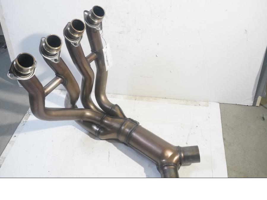 Framsidan på Grenrör från en Kawasaki ZZ-R 1400 -2017 motorcykel.