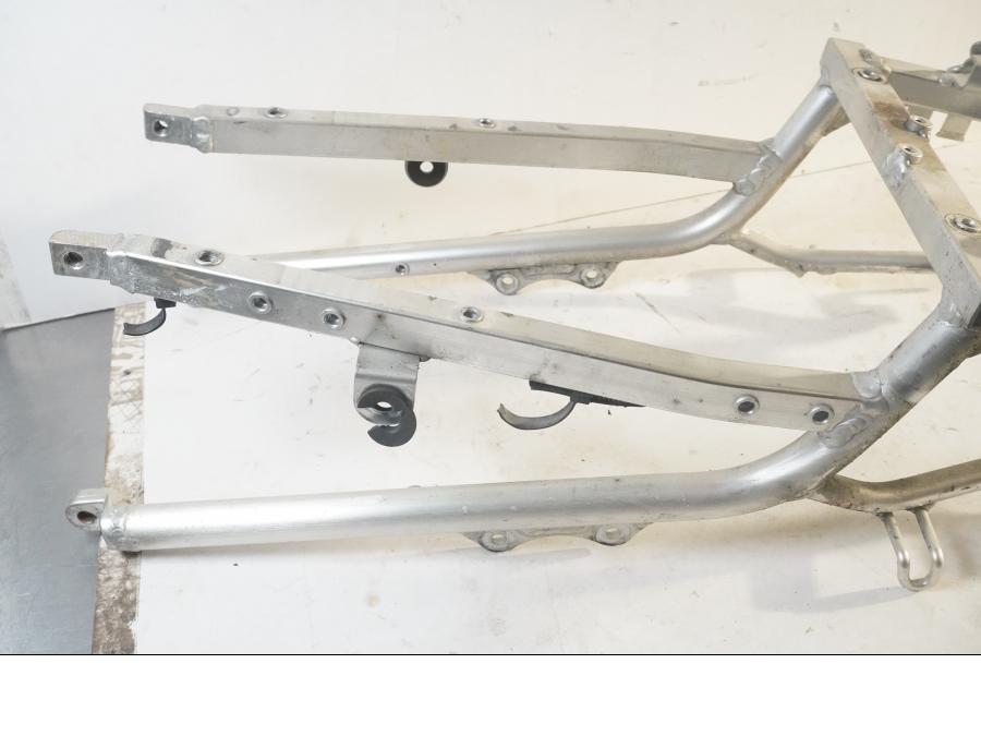 Framsidan på Bakram från en Suzuki TL 1000 S -1997 motorcykel.