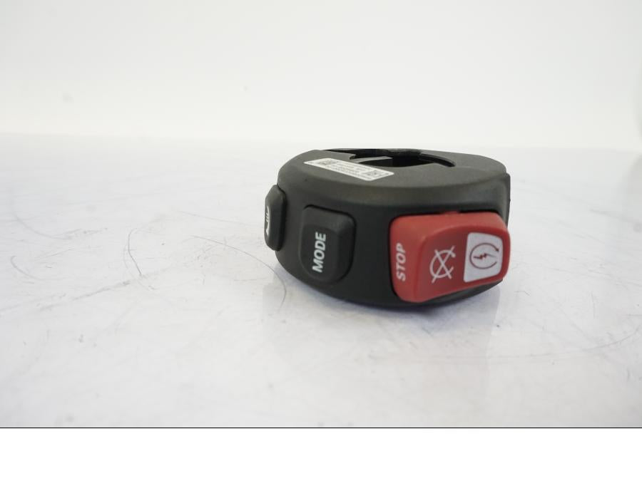 Baksidan på Styrelreglage från en BMW R 1250 GS -2019 motorcykel.