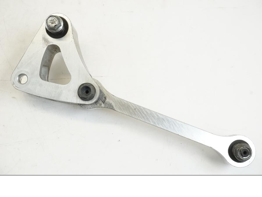 Snett nerifrån på Stötdämparlänkage från en Yamaha YZF 1000 R1 -2009 motorcykel.