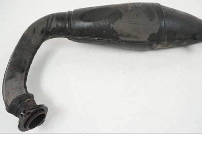 Snett nerifrån på Avgassystem från en Aprilia RS 250 -1998 motorcykel.