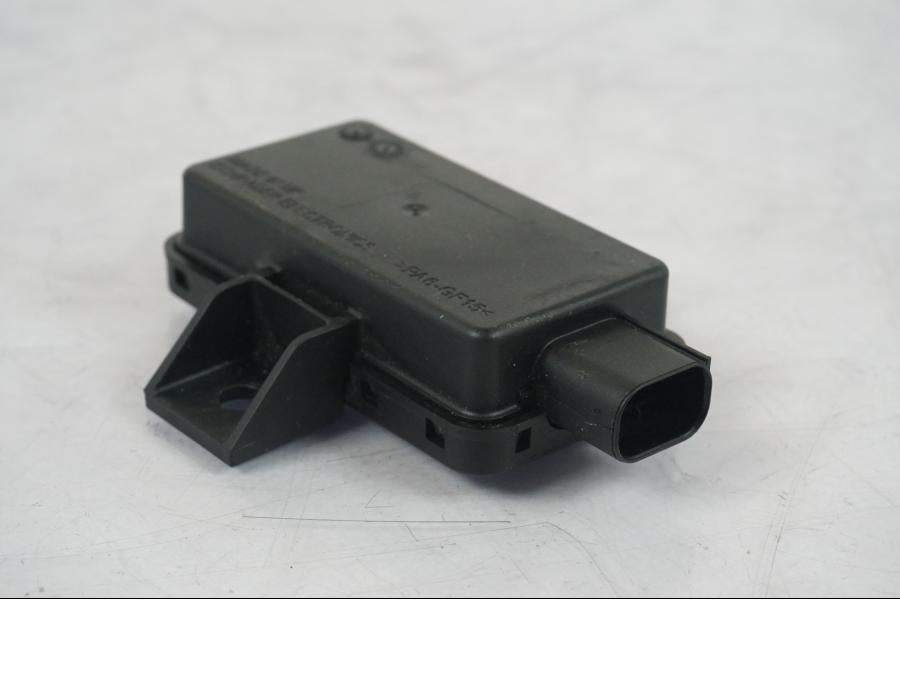 Baksidan på Lufttryckssensor från en KTM 1290 Super Duke R -2018 motorcykel.