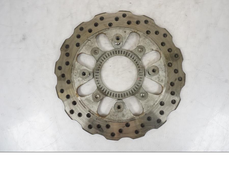 Baksidan på Bromsskiva från en Kawasaki Versys 650 -2014 motorcykel.