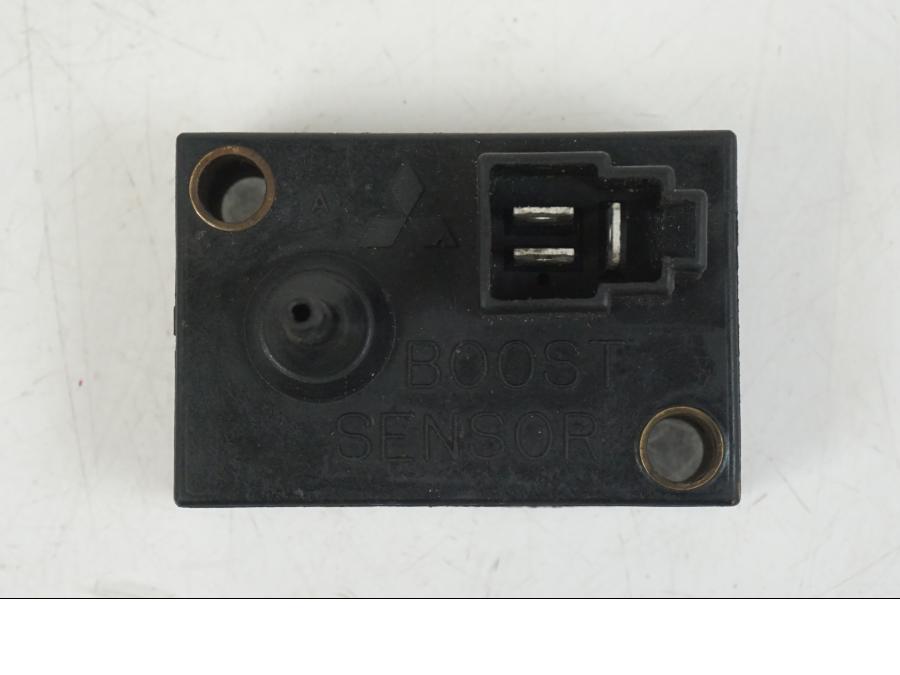 Baksidan på Boostsensor från en Yamaha XV 1100 -1993 motorcykel.