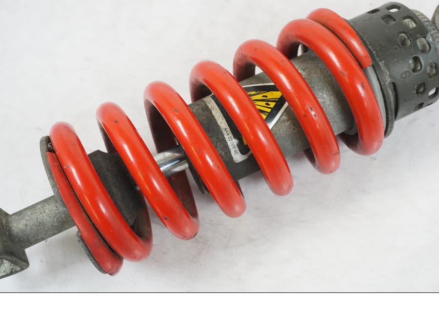 Höger sida på Stötdämpare från en Yamaha XVS 1100 -2004 motorcykel.