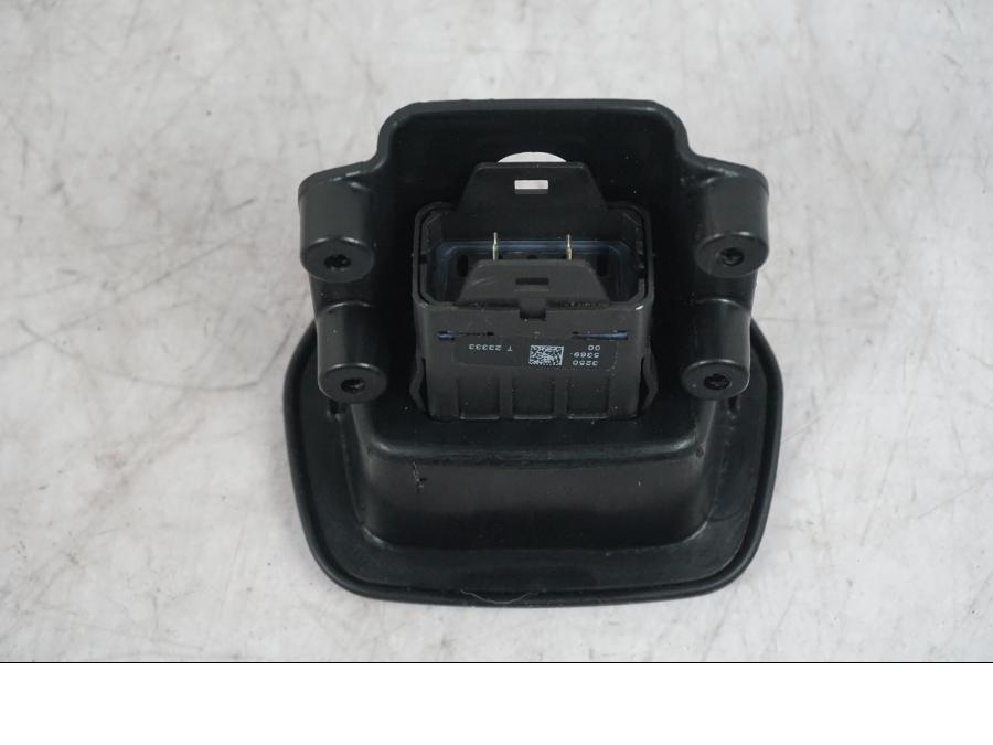 Snett nerifrån på Värmeväxlare från en Ducati Multistrada V4 -2024 motorcykel.