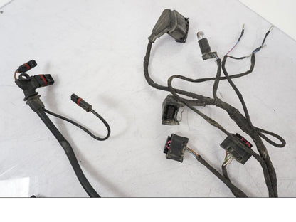 Snett nerifrån på Kabelstam från en BMW R 1200 GS -2005 motorcykel.