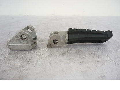 Baksidan på Fotpinne från en KTM 690 Duke -2014 motorcykel.