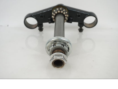 Vänster sida på Gaffelkrona från en Honda CBR 600 -1998 motorcykel.