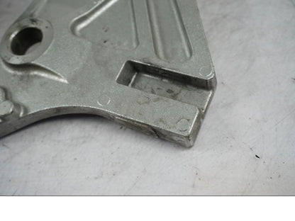 Snett uppifrån på Bromsoksfäste från en Kawasaki Z 1000 -2008 motorcykel.