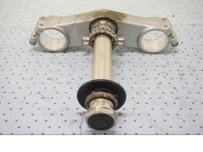 Baksidan på Gaffelkrona från en Honda CBR 1000 RR -2011 motorcykel.