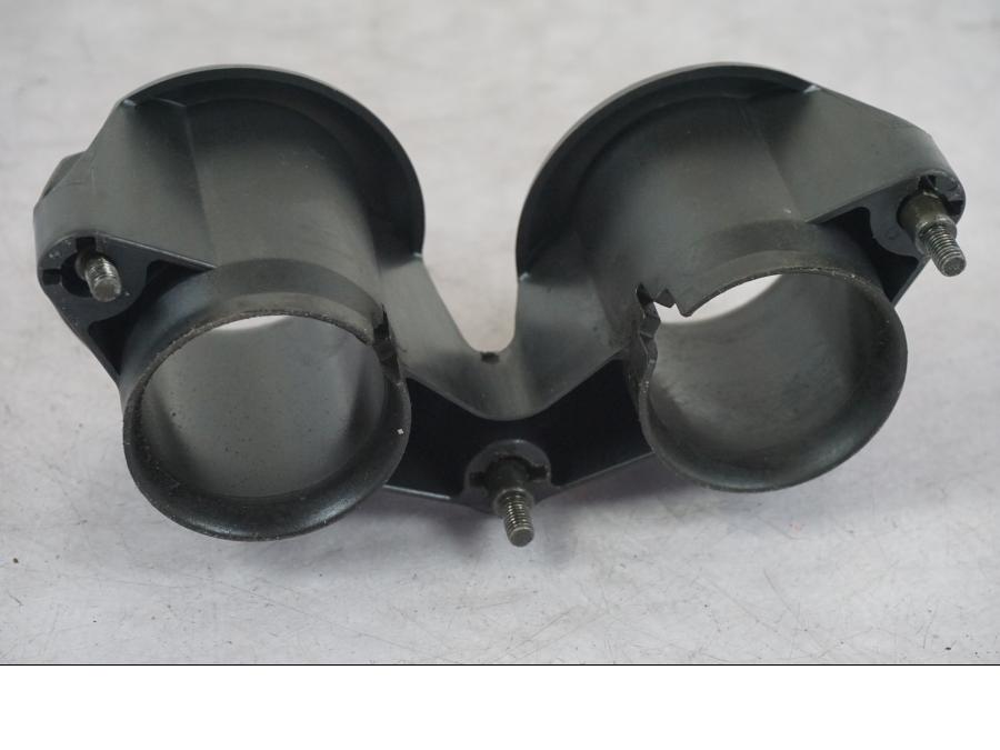 Snett nerifrån på Luftrör från en Honda CBR 1100 XX -1999 motorcykel.