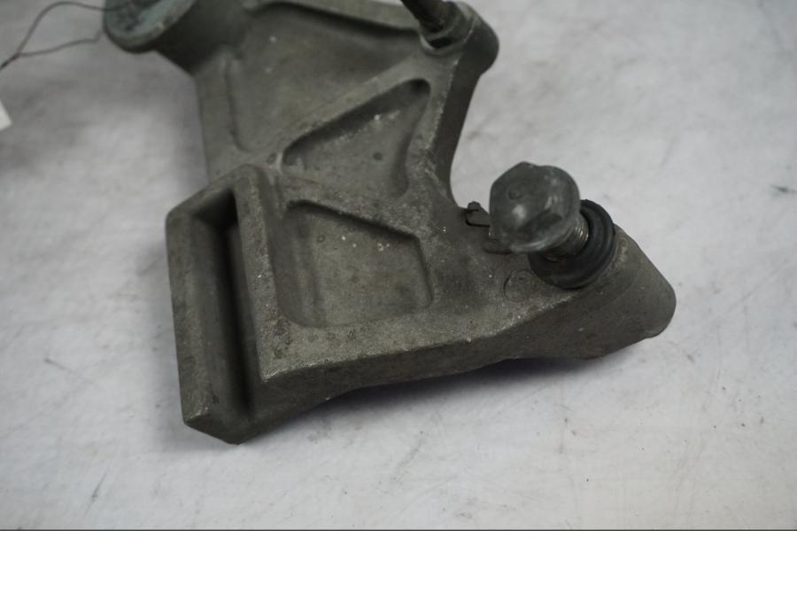 Baksidan på Bromsoksfäste från en Honda CBR 1100 XX -1998 motorcykel.