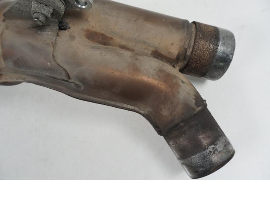 Snett nerifrån på Mellanrör från en Yamaha YZF 1000 R1 -2006 motorcykel.