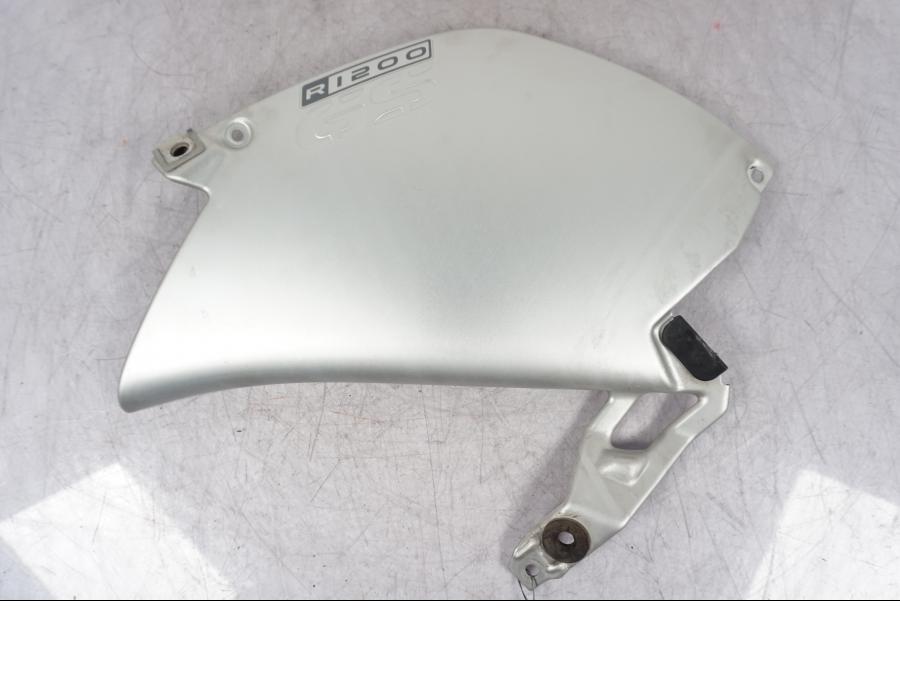 Framsidan på Bensintankskåpa från en BMW R 1200 GS -2005 motorcykel.