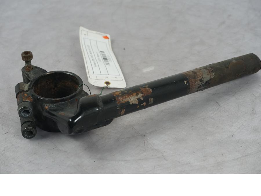 Vänster sida på Styre från en Yamaha FZR 1000 -1988 motorcykel.