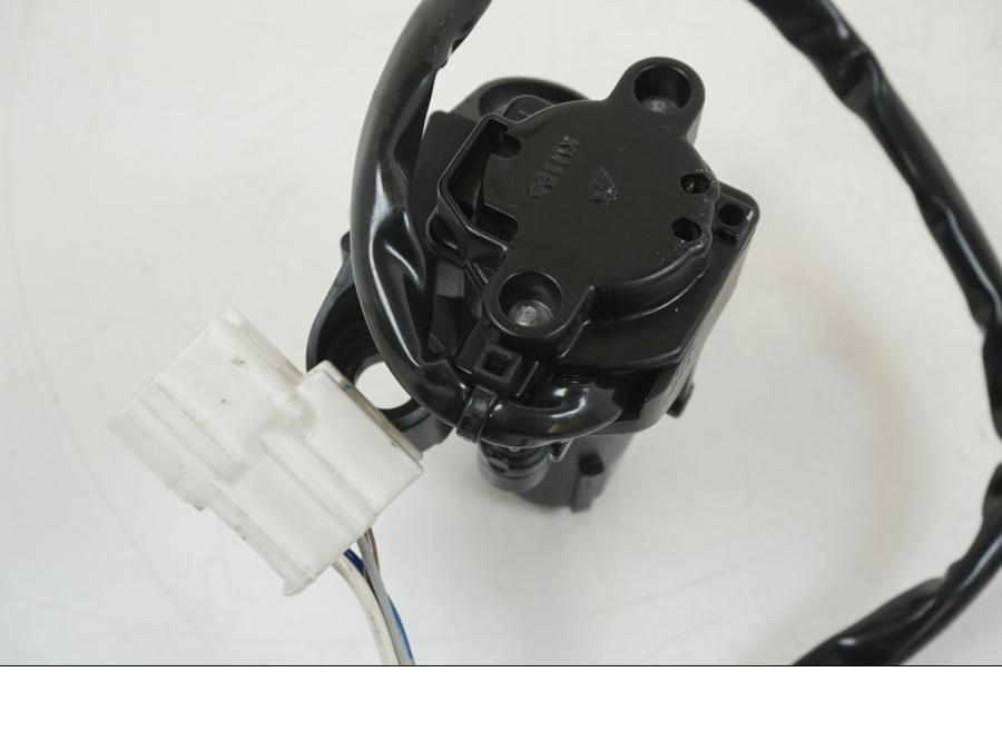 Snett uppifrån på Låssats från en Kawasaki ER-6F -2016 motorcykel.