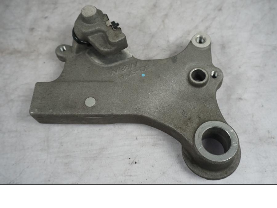 Framsidan på Bromsoksfäste från en Honda CB 650 R -2019 motorcykel.