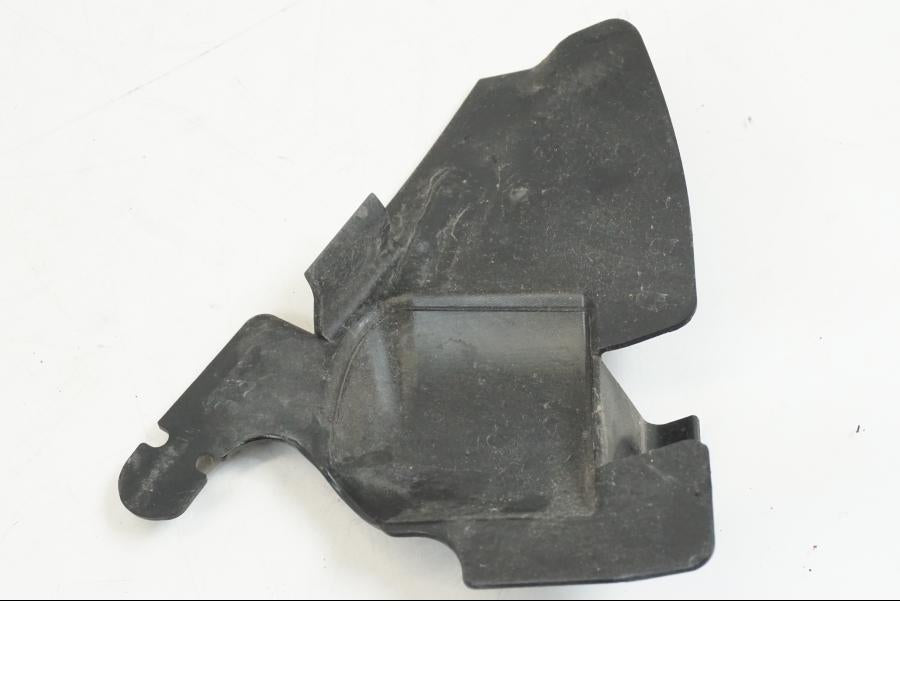 Snett nerifrån på Plast från en BMW F 650 CS -2003 motorcykel.