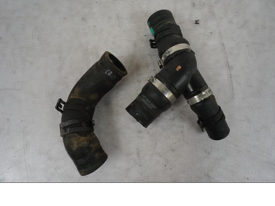 Framsidan på Vattenkyl Slang Set från en Triumph Bonneville T120 -2021 motorcykel.