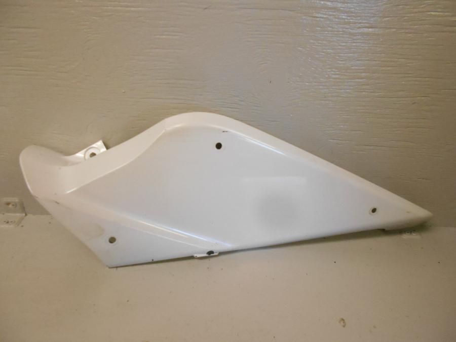 Framsidan på Magkåpa från en Yamaha YZF-R 125 -2012 motorcykel.