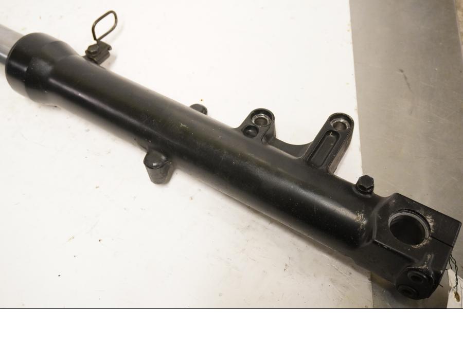 Baksidan på Gaffelben från en Kawasaki ZZR 600 -1991 motorcykel.