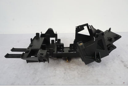 Höger sida på Batterihållare från en KTM 1290 Super Duke R -2023 motorcykel.