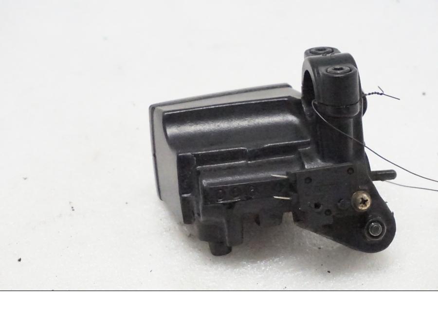 Baksidan på Bromshuvudcylinder från en Yamaha FZ1-S -2006 motorcykel.